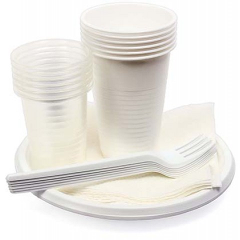 Набор Застолье. Состав: тарелка d 205 белая, стакан 200мл белый (прозрачный), стакан 100мл прозрачный, вилка столовая,  салфетки-все по 6 штук, арт. 71015